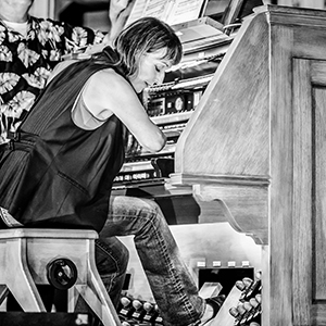 Carol Williams performing rock an roll organ